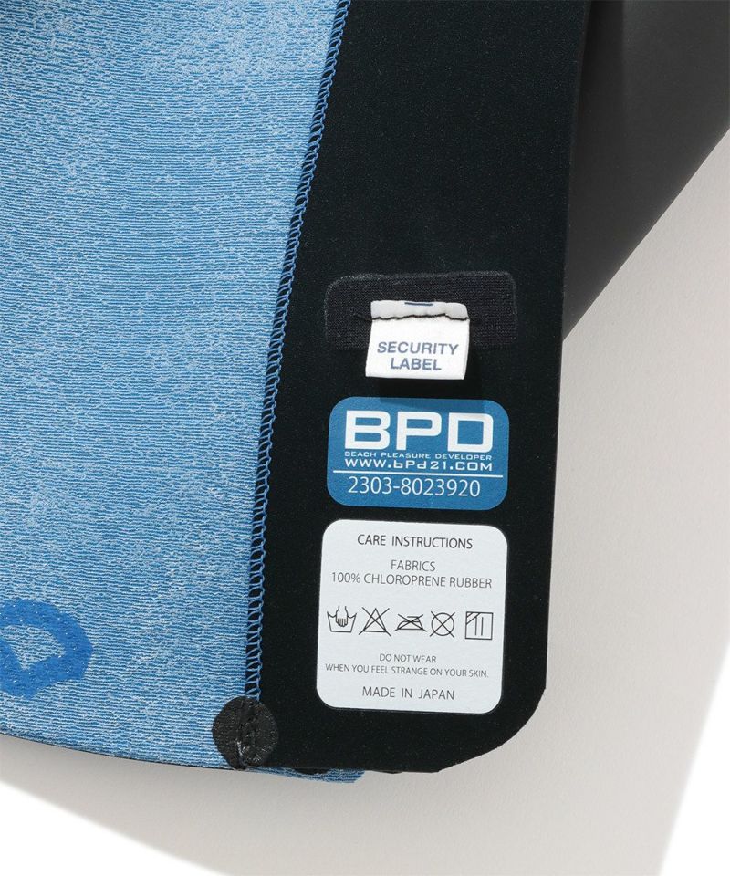 DETAIL ※仕様変更により裏地はBLUEからPINKに変更。