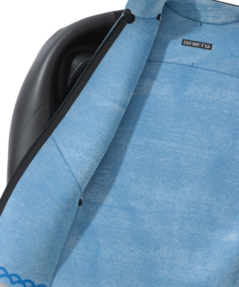 DETAIL ※仕様変更により裏地はBLUEからPINKに変更。