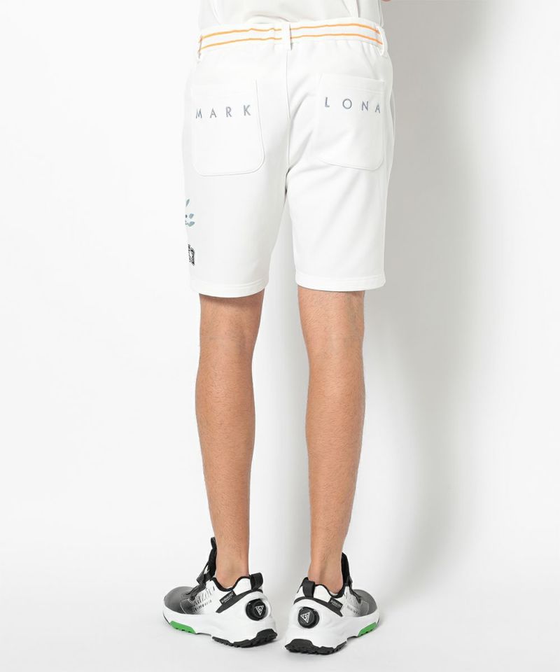 WHITE モデル:身長185cm,チェスト95cm,ウエスト75cm,ヒップ94cm,着用サイズL