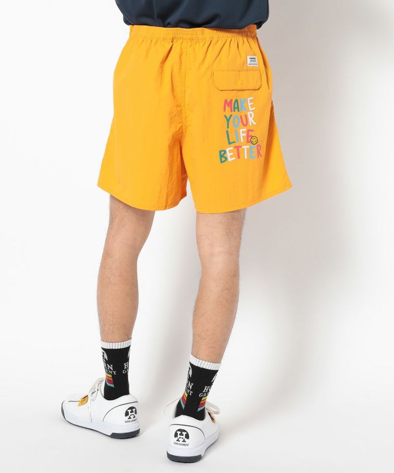 ORANGE モデル:身長181cm,チェスト98cm,ウエスト76cm,ヒップ92cm,着用サイズL