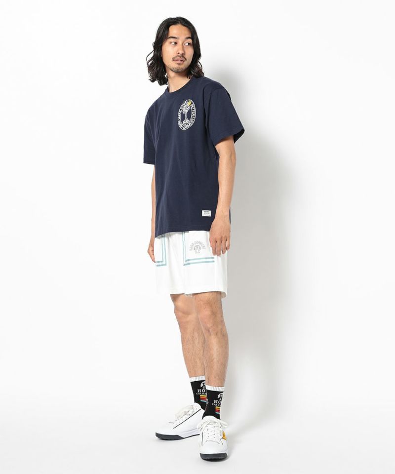 WHITE モデル:身長181cm,チェスト98cm,ウエスト76cm,ヒップ92cm,着用サイズL