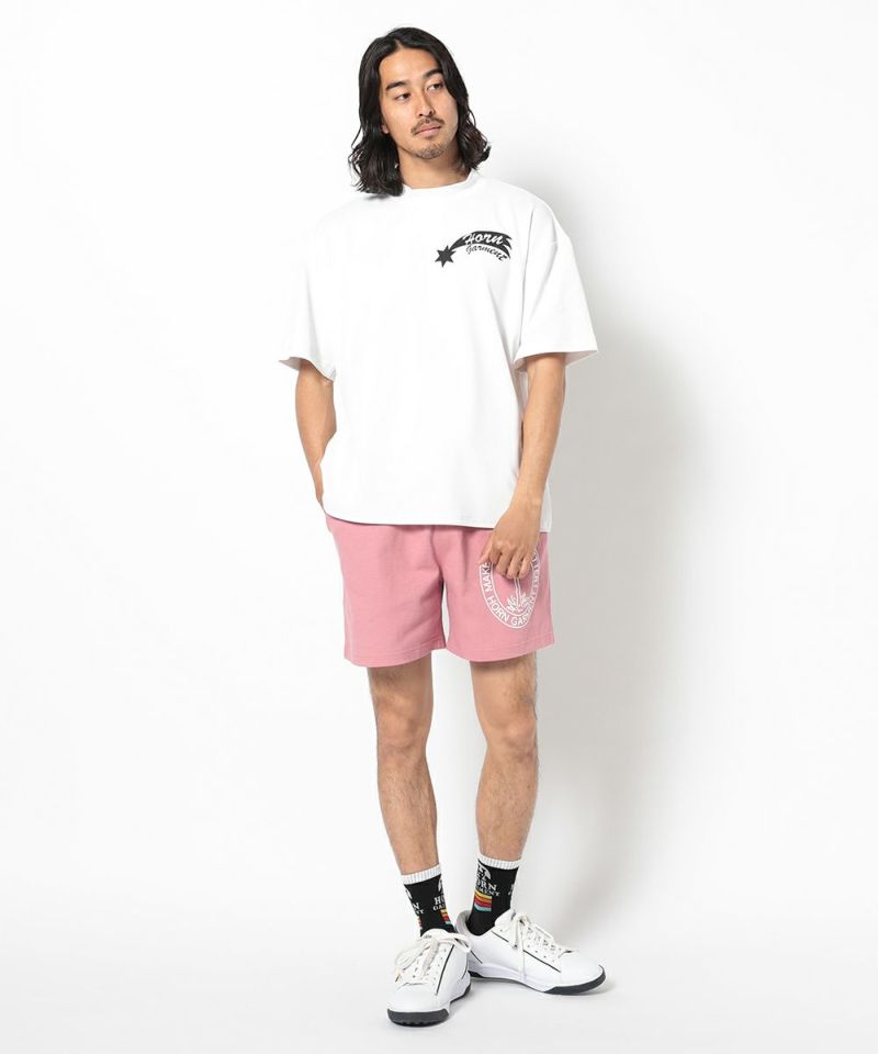 PINK モデル:身長181cm,チェスト98cm,ウエスト76cm,ヒップ92cm,着用サイズL