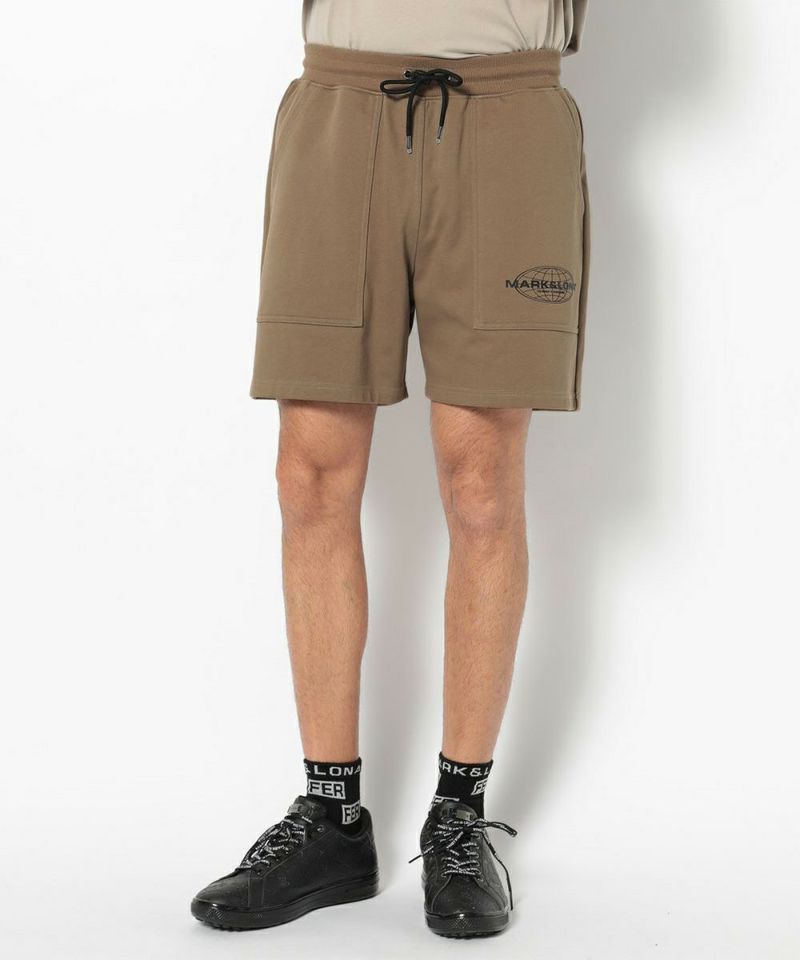 BROWN モデル:身長185cm,チェスト95cm,ウエスト75cm,ヒップ94cm,着用サイズL
