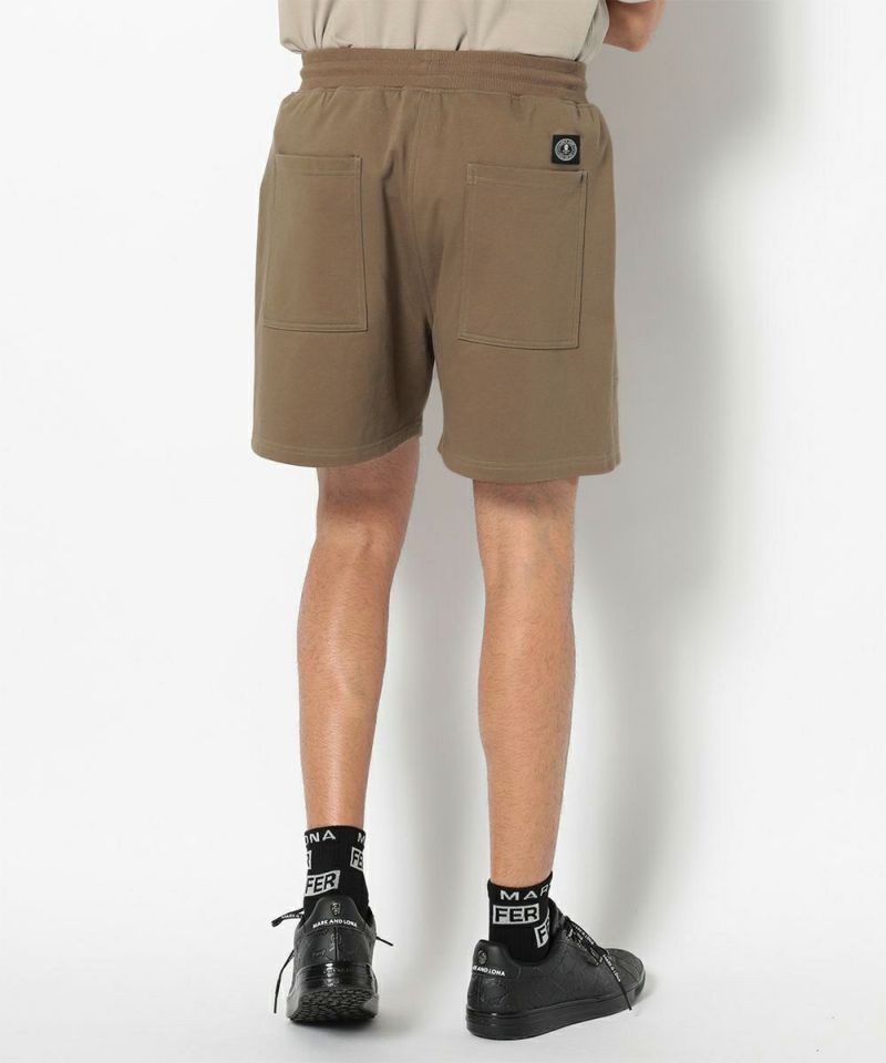 BROWN モデル:身長185cm,チェスト95cm,ウエスト75cm,ヒップ94cm,着用サイズL