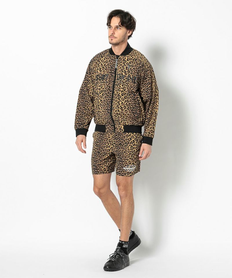 LEOPARD モデル:身長185cm,チェスト95cm,ウエスト75cm,ヒップ94cm,着用サイズL
