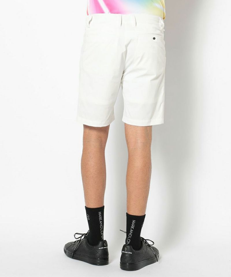 WHITE モデル:身長185cm,チェスト95cm,ウエスト75cm,ヒップ94cm,着用サイズM